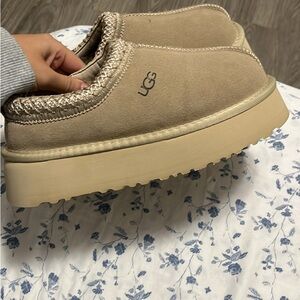 Uggs Tasmans shade sand